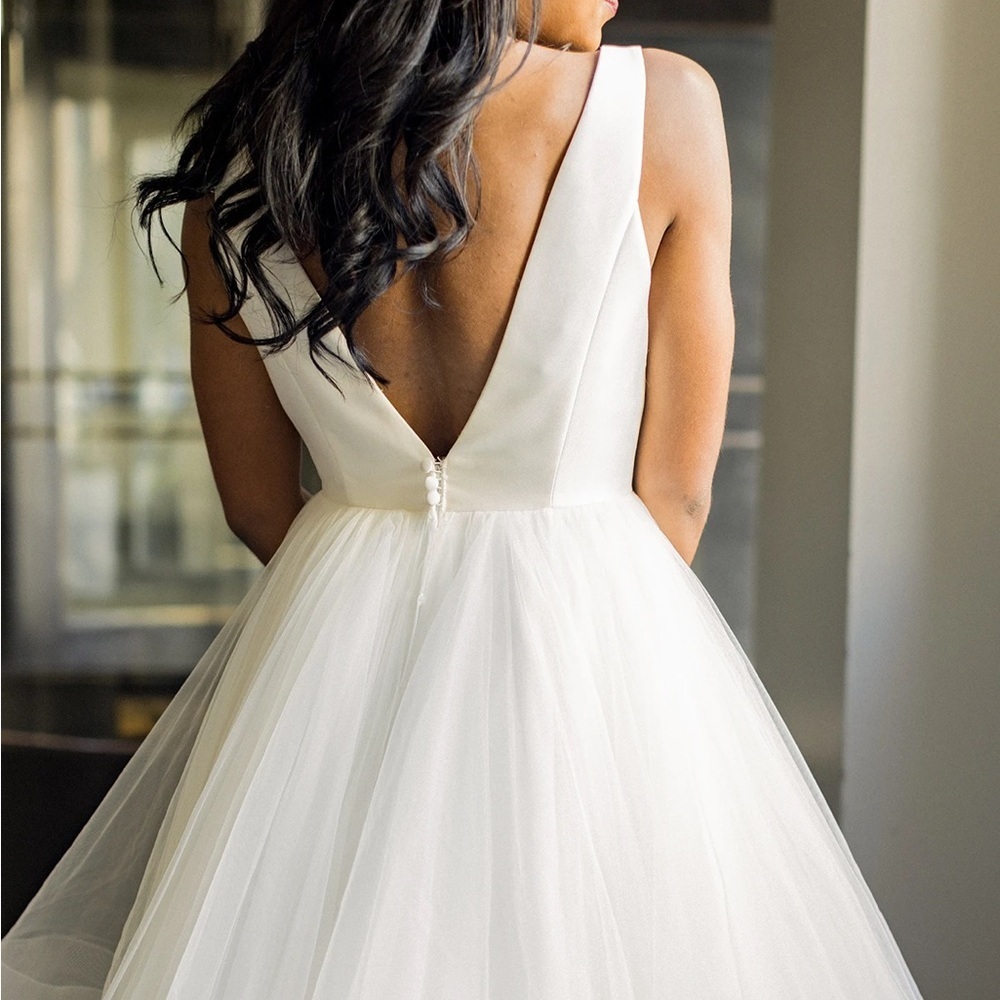Essence of Australia | V-Neck Bridal Ballgown Wedding Dress - Picture 5 of 5